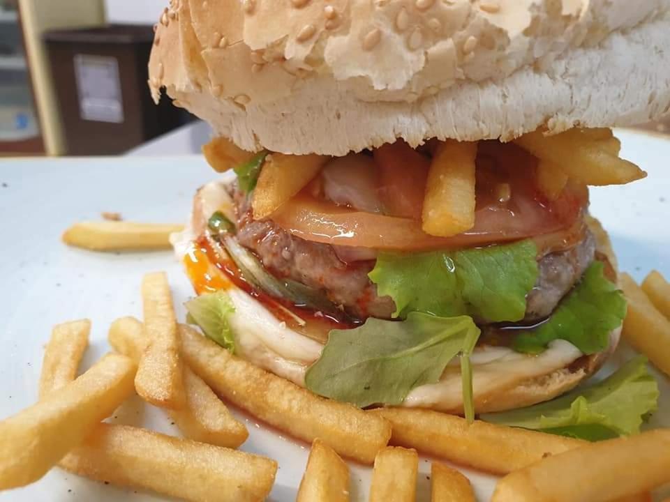 瑞莱斯黑马酒店 Millesimo 外观 照片