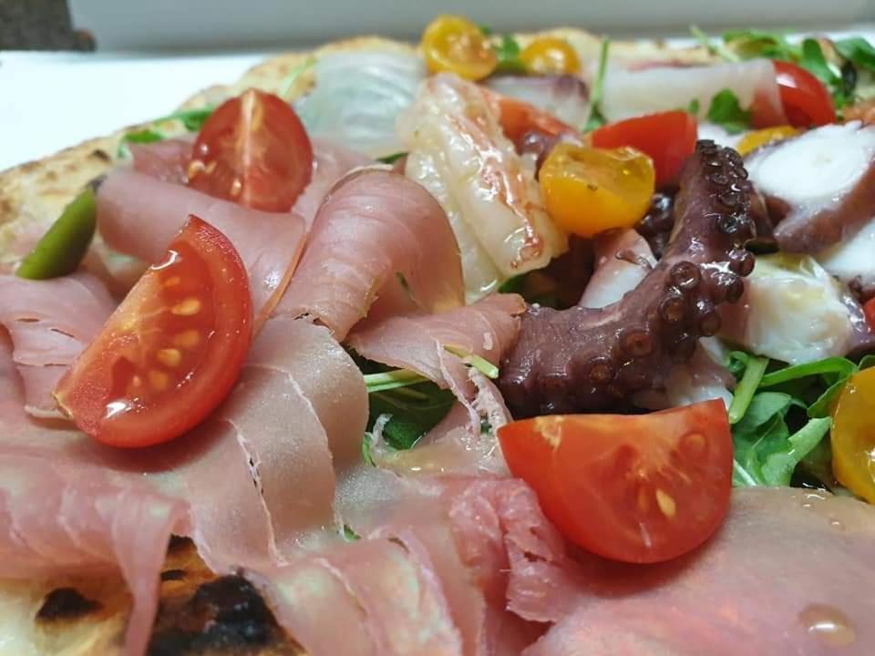 瑞莱斯黑马酒店 Millesimo 外观 照片