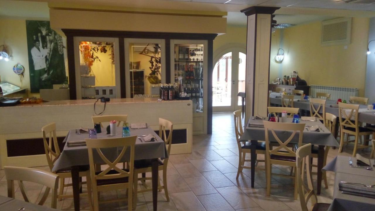 瑞莱斯黑马酒店 Millesimo 外观 照片